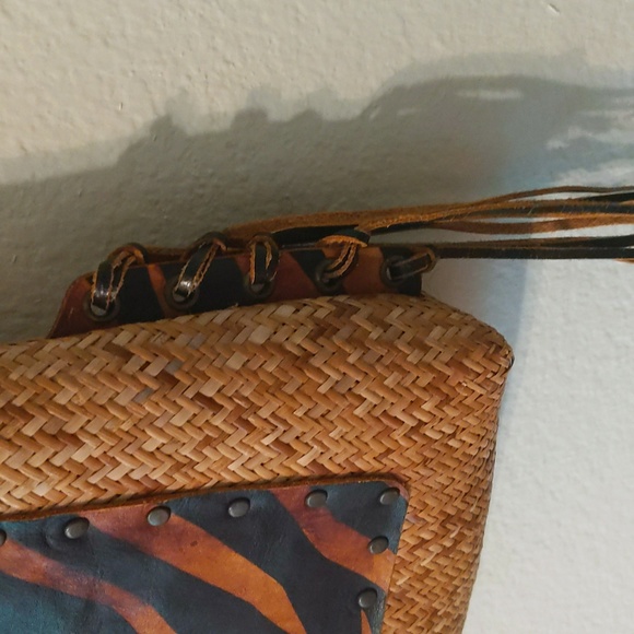 Wicker and Zebra print leather Finger Purse - Picture 4 of 8